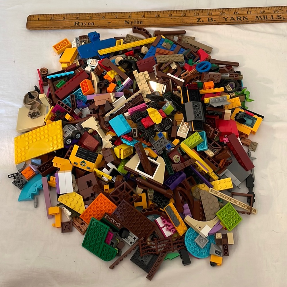 Mixed LEGO lot. No mini figures. Full 1 gallon bag. Approximately 3 pounds.